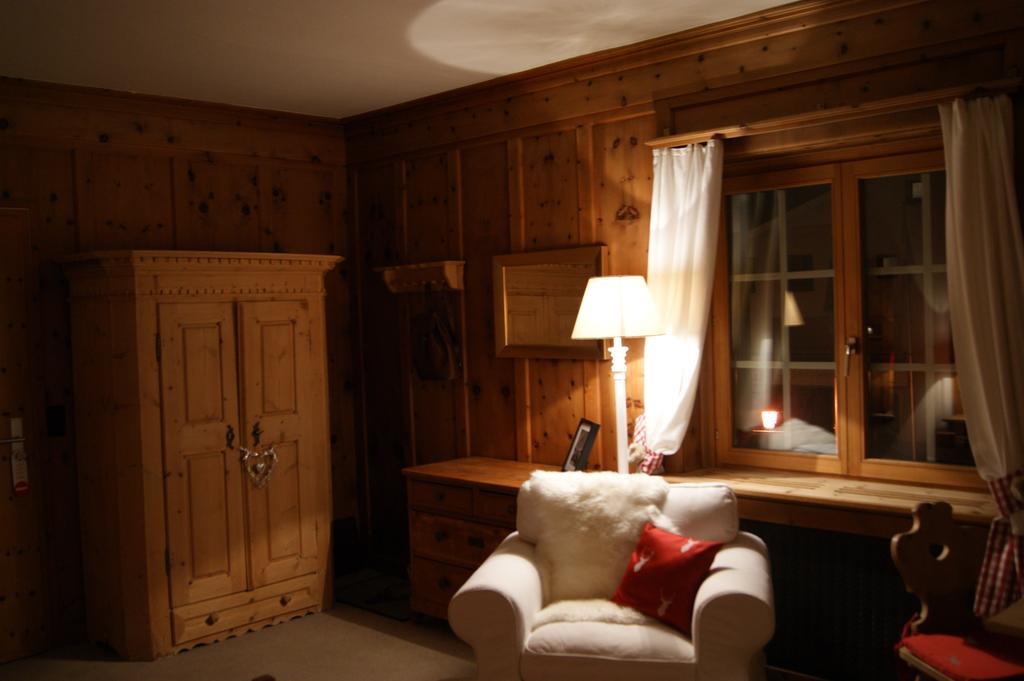 Hotel Arturo Celerina/Schlarigna ภายนอก รูปภาพ